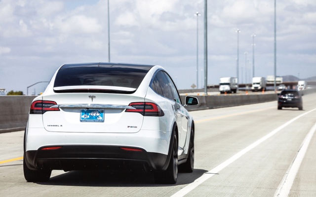 Tesla electric vehicle road battery requirement